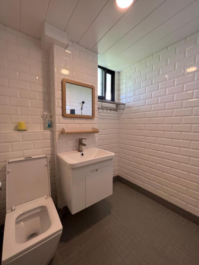 Back To Real Hostel T'ai-tung Eksteriør bilde